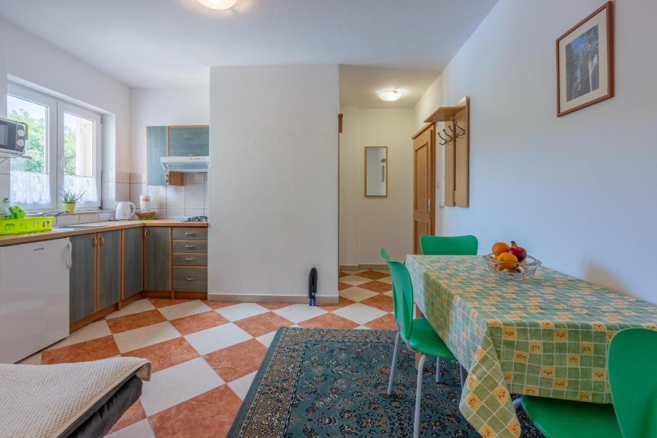 Apartmani Jaric Novi Vinodolski Esterno foto