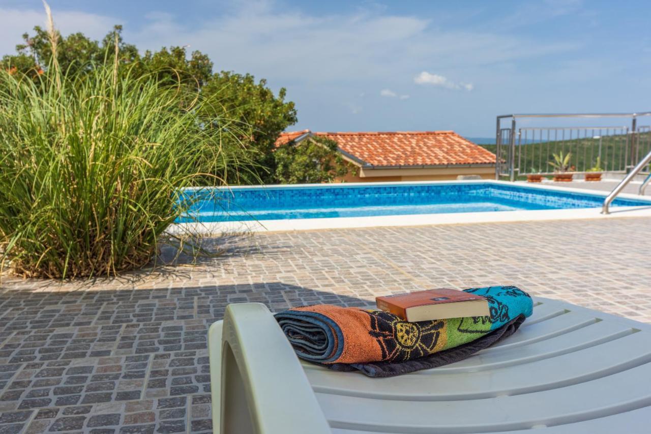 Apartmani Jaric Novi Vinodolski Esterno foto