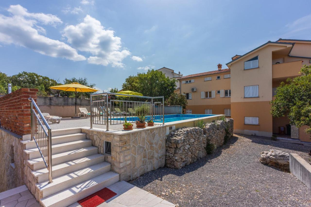Apartmani Jaric Novi Vinodolski Esterno foto
