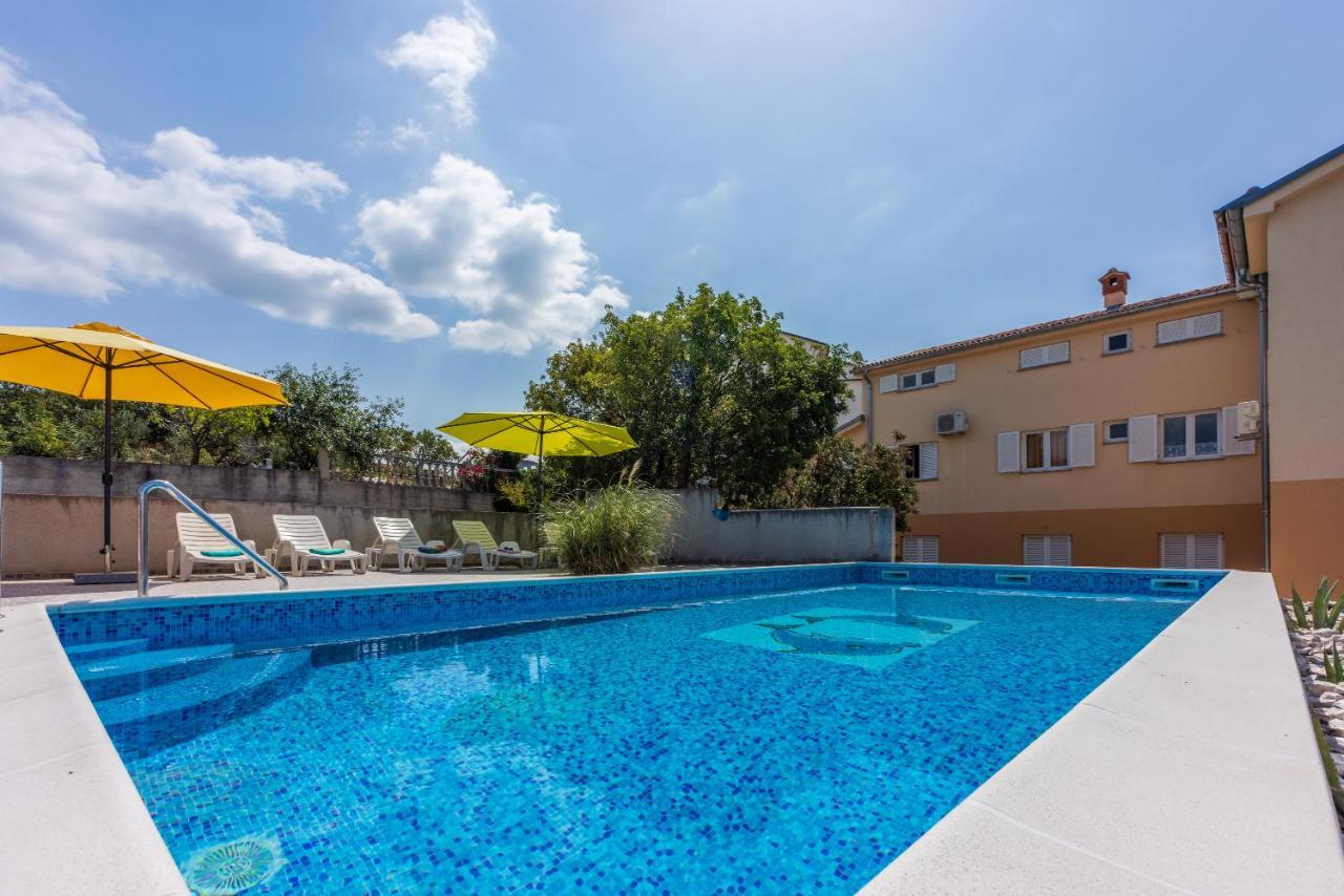Apartmani Jaric Novi Vinodolski Esterno foto